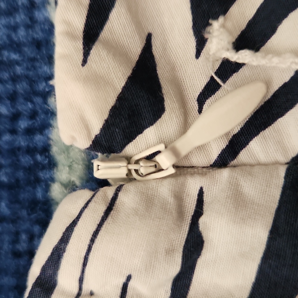 Womens Ann Taylor Navy and White Patterned Skirt Size 10 - Picture 3 of 3